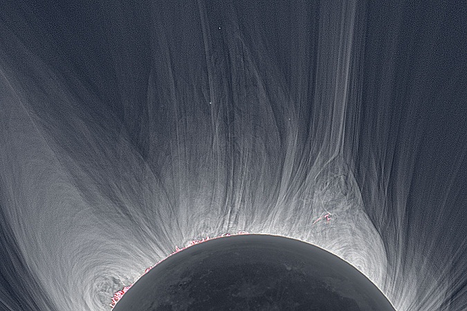 Couronne d'&eacute;clipse solaire